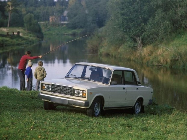 Autós hírek a régmúltból 6. 10 | Vezess Idilli reklámfotó, főszerepben a Lada 2107