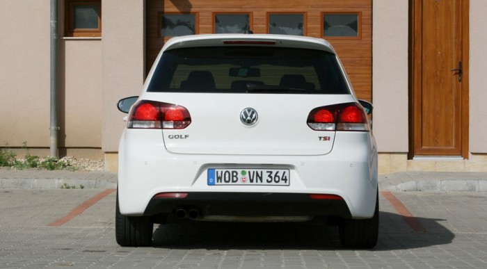 Hátulról is lökhárító változott