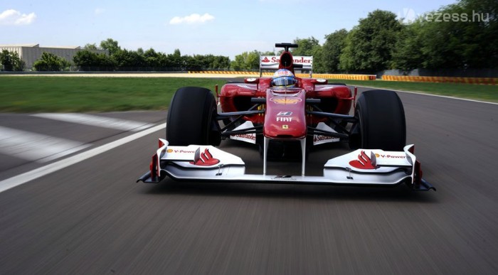 Alonso kipróbálta az új Ferrarit