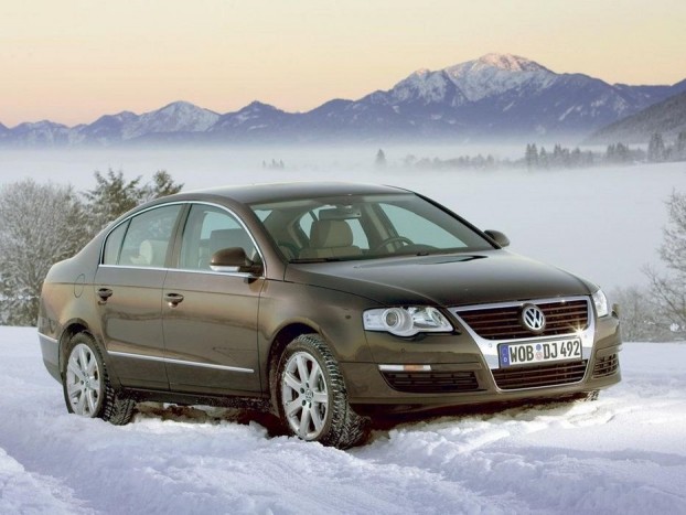 Téli körülmények között álom az elindulás egy négykerék-hajtású autóval