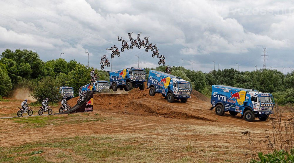 Orosz szaltó: száguldó kamion felett motorral 1