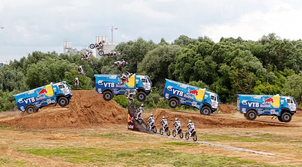 Orosz szaltó: száguldó kamion felett motorral 4