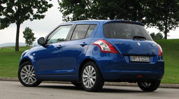 Így kicsit megnövesztve még jobban megállja a helyét a kisautók között