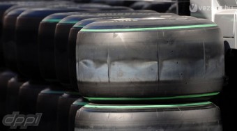 F1: Beterpeszt a gumiszállító