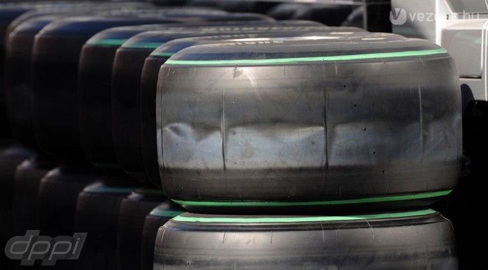 F1: Beterpeszt a gumiszállító
