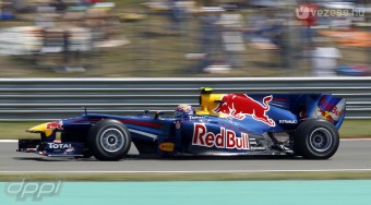 A Red Bull marad a Renault-nál