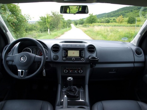 Volkswagen a dolgozó népnek (is) 13 | Vezess Széles a középkonzol, mégsem nyomja a térdet