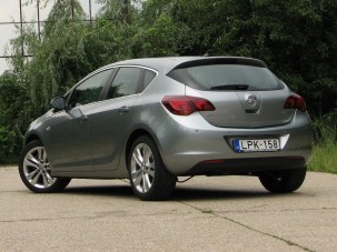 Szép autóban csúnya motor