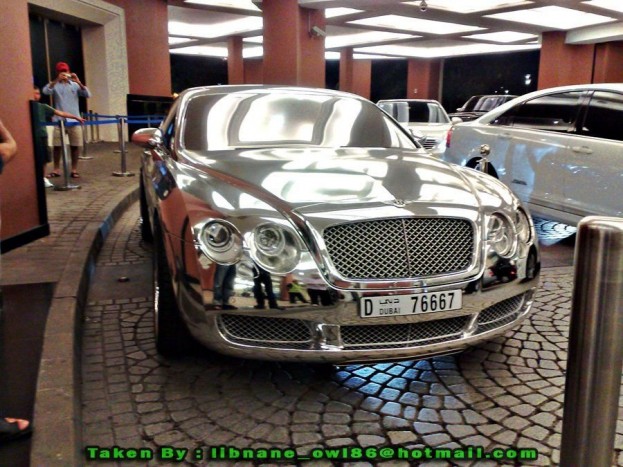 Ízléstelenség Bentley módra! – Top 5 7 | Vezess Akár tükörként is használható, kettő az egyben.