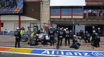 Schumacher a lámpán bukott