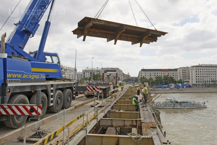 Szélesítik a Margit hidat 6