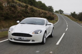 Frissül a legnépszerűbb Aston Martin