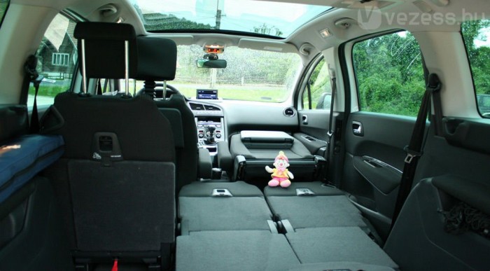 Érdemes 31 ezer forintot áldozni a lehajtható támlájú utasülésre