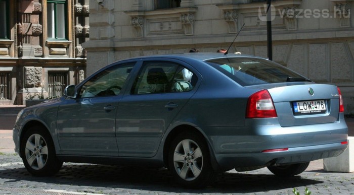 Érzi a nagy kasztnit az ezerkettes motor, de sík úton nem okoz csalódást 