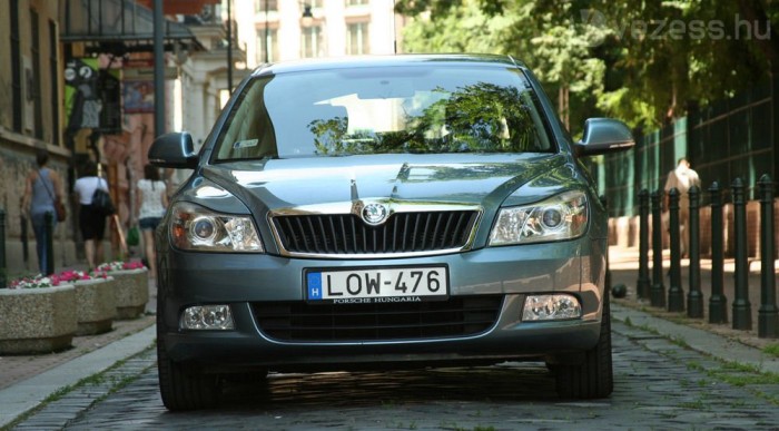 Úgy tűnik, sikerült túlélnünk a Volkswagen ósdi 1,6-os motorját: a Skodák is megkapták a modern 1,2 TSI-t, amely kis fogyasztást és a 175 Nm révén eleven gyorsulást ígér