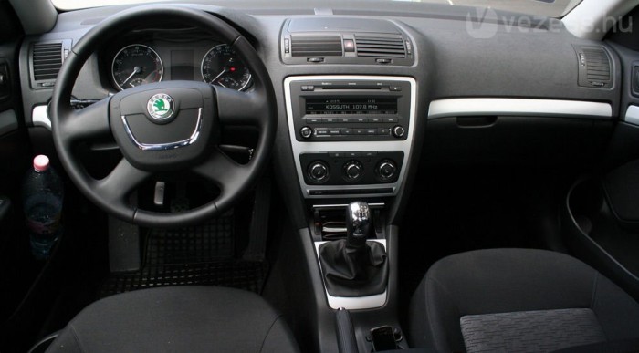 Kevéssé szívderítő a design, de minden korrekt és kulturált