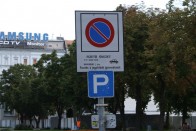 Zsaroló parkolóőrök rendőrkézen 35