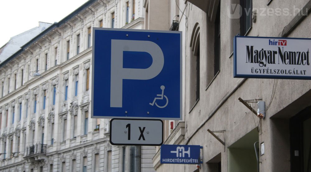 Zsaroló parkolóőrök rendőrkézen 17 Zsaroló parkolóőrök rendőrkézen 17