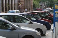 Zsaroló parkolóőrök rendőrkézen 37