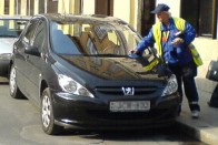 Zsaroló parkolóőrök rendőrkézen 28