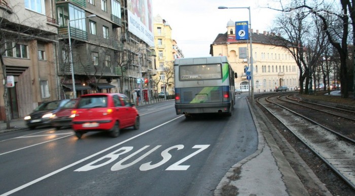 Rászáll a buszsávokra a rendőrség 6 Felfestve