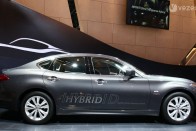 Felére csökkenti a fogyasztást a Nissan hibrid 16 Felére csökkenti a fogyasztást a Nissan hibrid 16