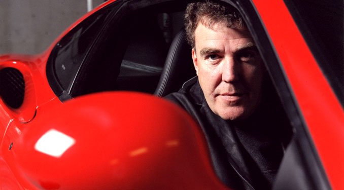 Jeremy Clarkson formaságokat nélkülöző stílusa valósággal a feje tetejére állította az autóipart