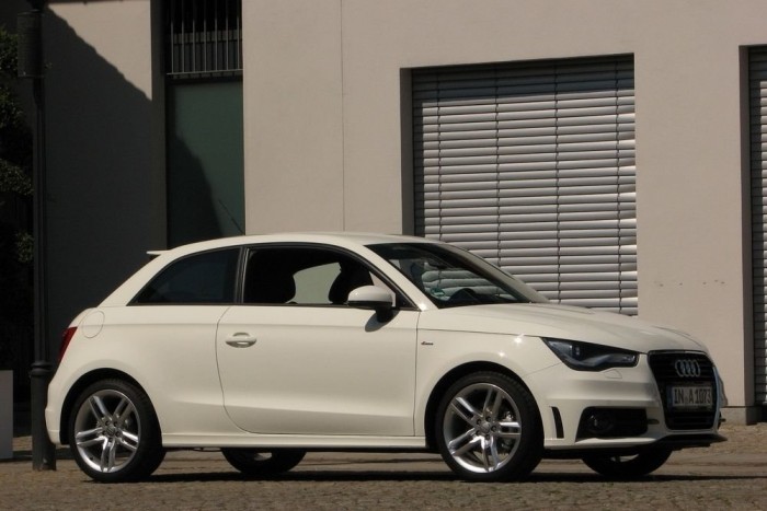 Bemutató: Audi A1 15 | Vezess Pici autó morcos arccal