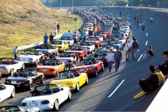 Rekordra tör a Mazda MX-5