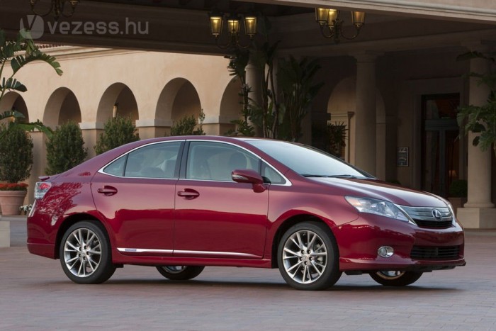 Balesetnél túl sok benzin kifolyhat