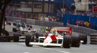 Button és Hamilton Senna autójában