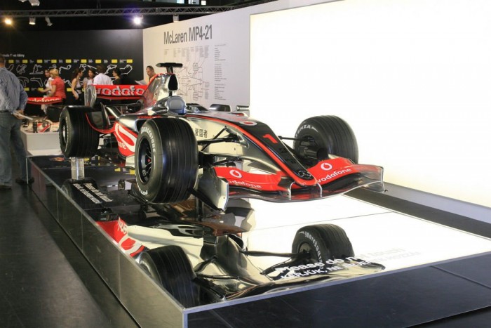 Nincs motor a kollekció legfiatalabb autójában, a 2006-os McLaren MP4-21 replikában