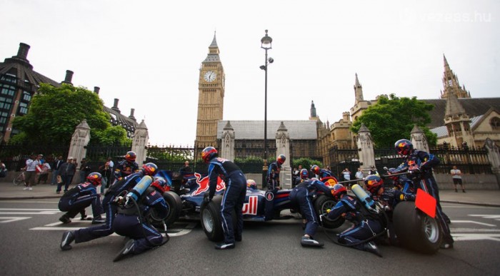Red Bull-kerékcsere London szívében 2 Red Bull-kerékcsere London szívében 2
