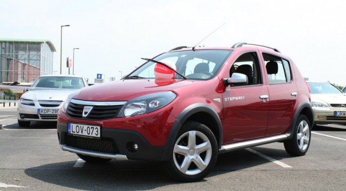 Nem, ez nem az új Dacia terepjáró, ez csupán egy kicsinosított Sandero