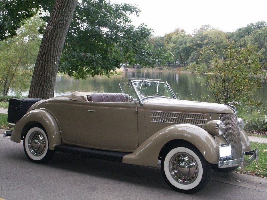 Ford Deluxe Roadster 1936 - "A termelés terén szalagrendszer és tömeggyártás révén érték el azt, hogy ma 1000 dollárért a legnagyobb luxussal kiállított autót kapni, holott 1918-ban egy Ford-kocsi ára körülbelül a duplája volt."