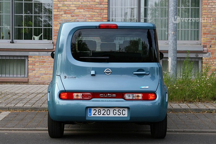 Európára szabva: az ajtó az út jobboldalára parkolva nyílik kényelmesen