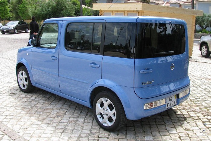 Ez a Cube a harmadikon, a hétüléses verzió az elődből. 9,9 centivel rövidebb egy Opel Corsánál