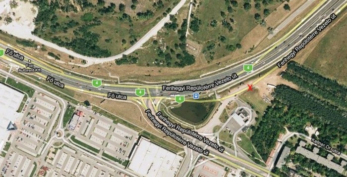 A piros x a kék Focus rendőrautó, reklámtáblák, bozótos árnyékában