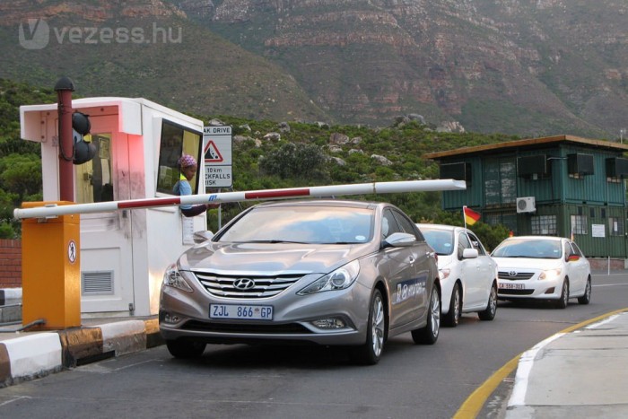 Most megfizet a Sonata! A Chapman's Peak-re vezető út használata 28 randba kerül, ez körülbelül 840 forint. Ha valaki eljut oda megéri!