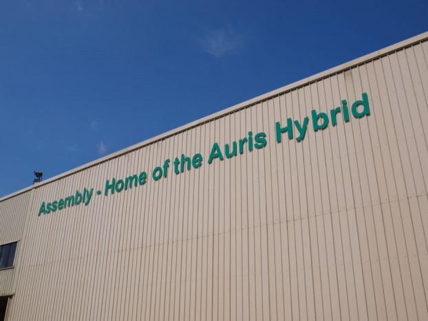 Ha esetleg a munkások elfelejtenék, hogy mi is fog itt készülni