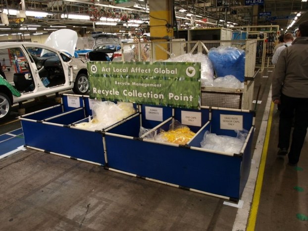 A gyártósor mellett is a környezetvédelemre hívják föl a figyelmet