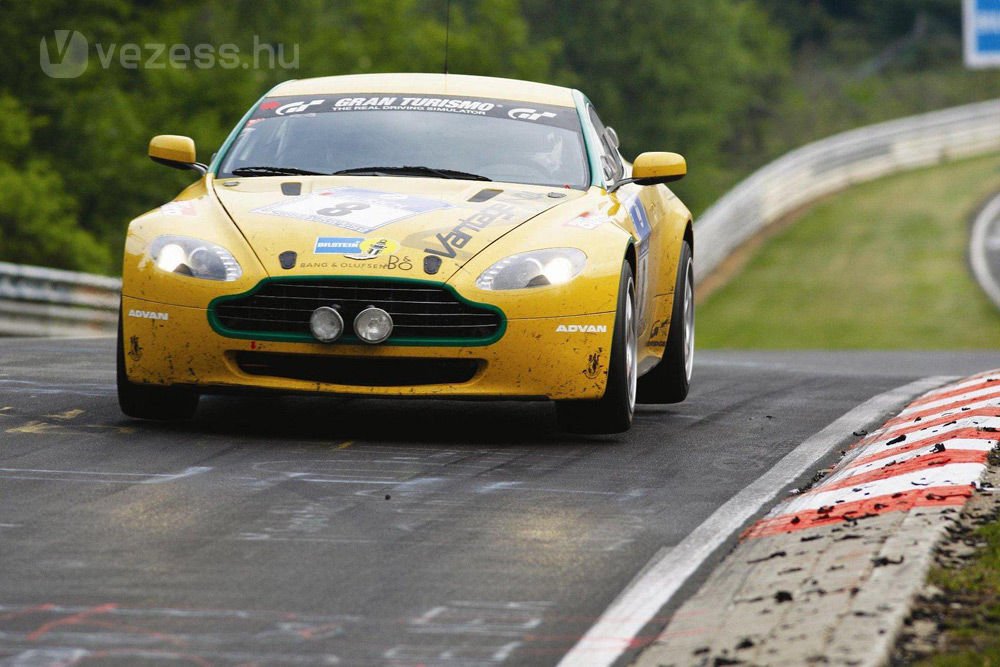 Versenyre született Aston Martin 4