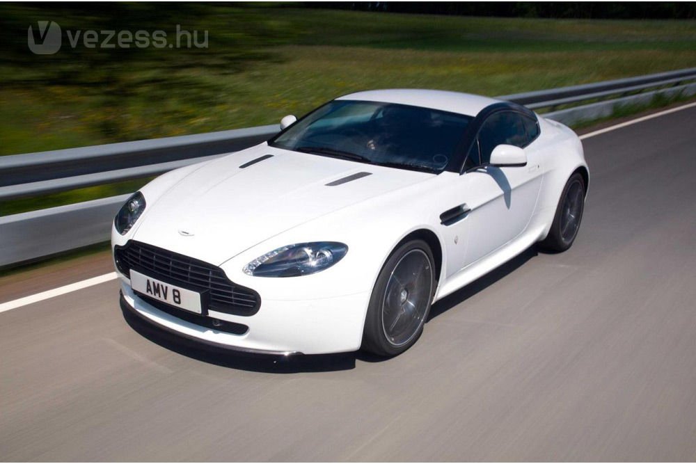 Versenyre született Aston Martin 8