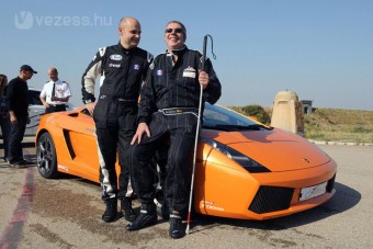 Hangot a villanyautóknak!