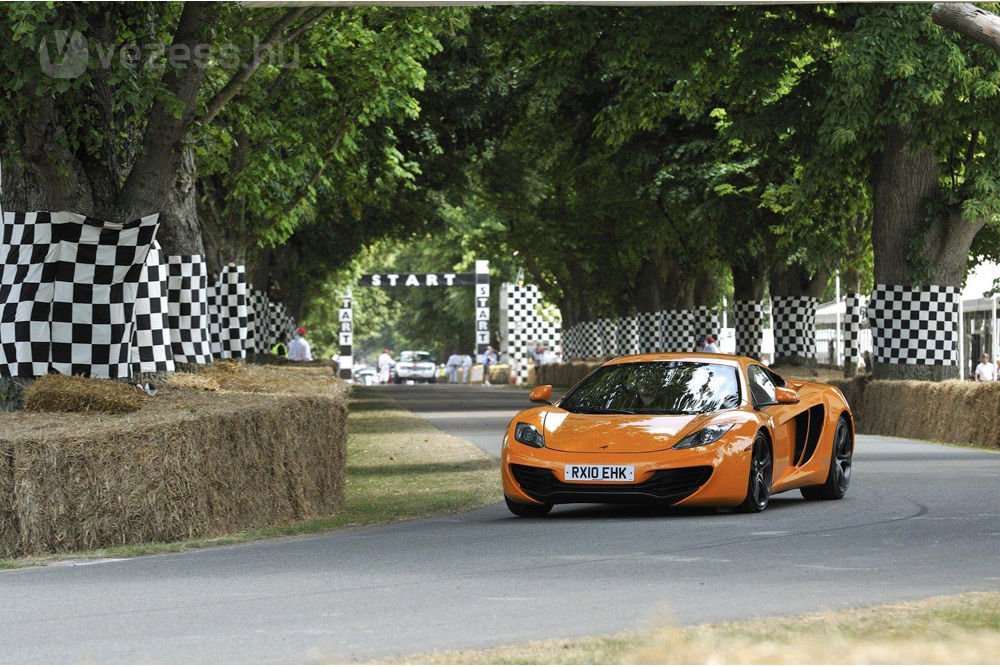 F1-sztárok a McLaren utcai autójában – videó 1