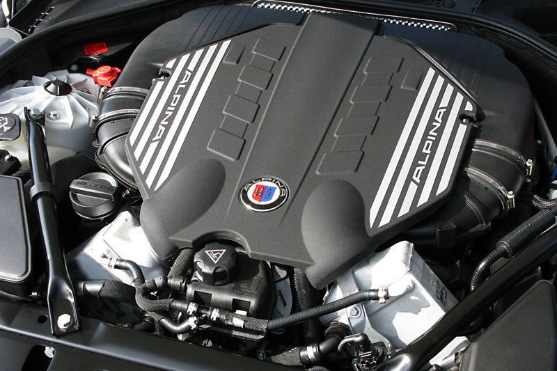 Új BMW Ötös 500 lóerővel 7 4,4 turbó 507 lóerővel