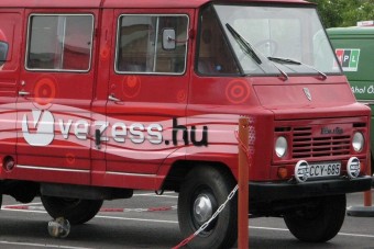 Benzintankot ragasztottunk