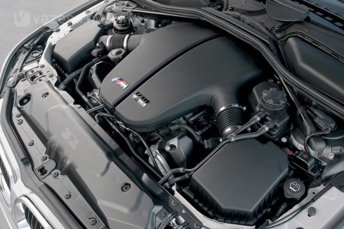 5,0 literes V10, 507 lóerővel