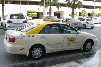 Olcsóbb taxi az elvált nőknek Abu-Dzabiban