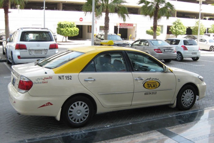 Olcsóbb taxi az elvált nőknek Abu-Dzabiban